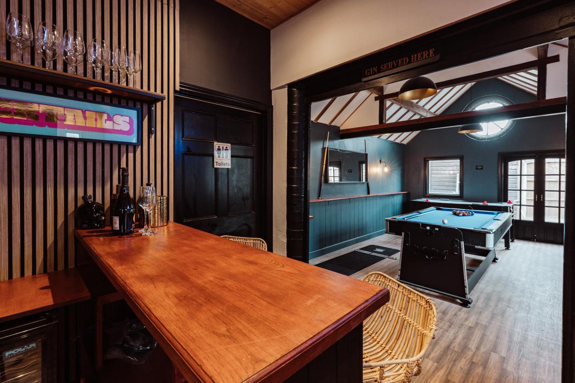 House With A Cinema And Games Room, Sleeps 17 Shrewsbury Esterno foto