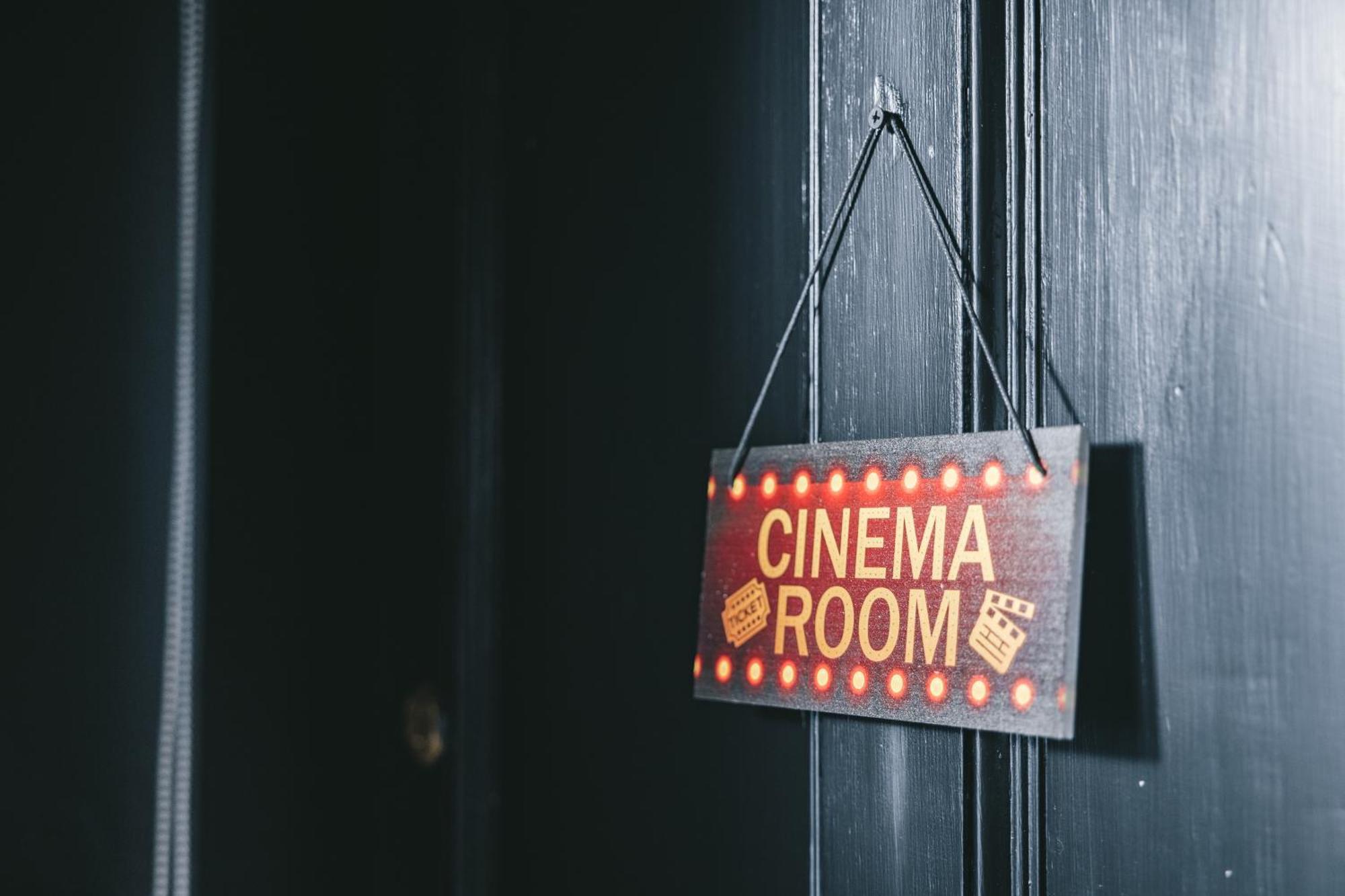 House With A Cinema And Games Room, Sleeps 17 Shrewsbury Esterno foto
