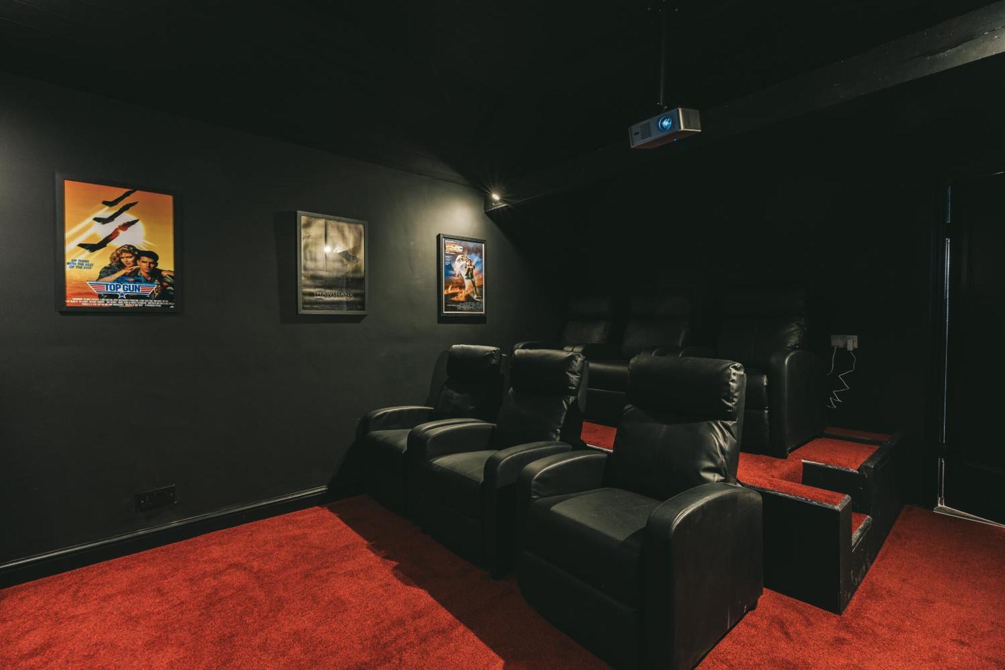 House With A Cinema And Games Room, Sleeps 17 Shrewsbury Esterno foto