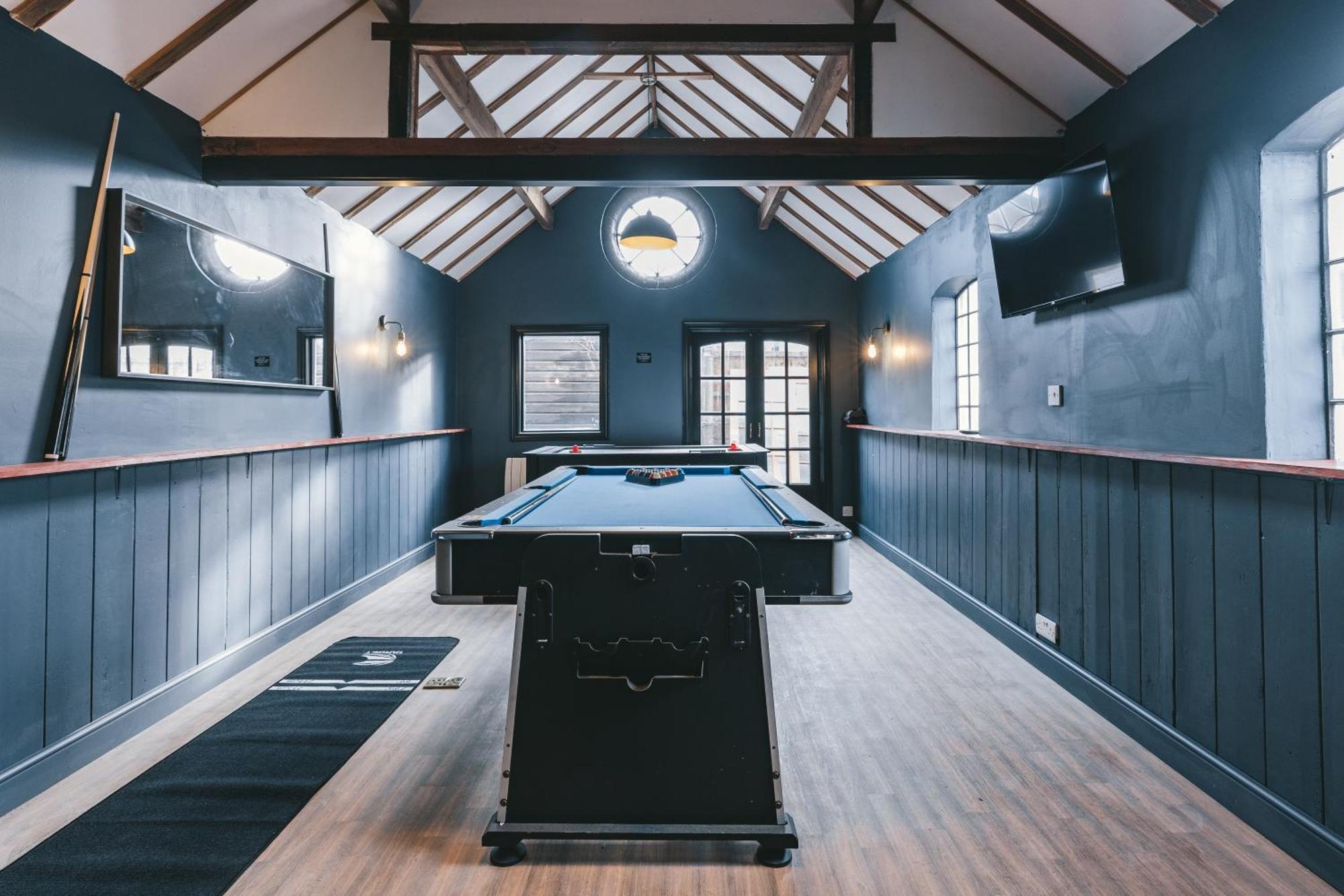 House With A Cinema And Games Room, Sleeps 17 Shrewsbury Esterno foto